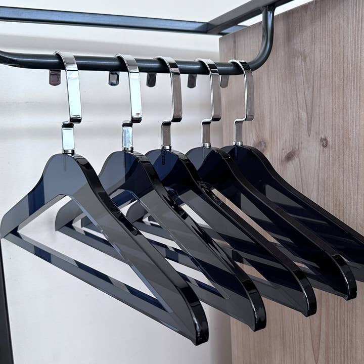 DesignStyles Home - Venta al por mayor Percha para la ropa - Paquete de 10 perchas negras de acrílico de la colección Simply Brilliant5