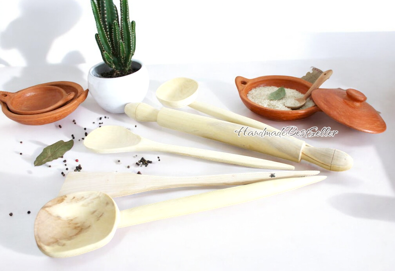 HandmadeBestSeller – wholesale Travel utensil set – Set of Five Handcrafted Moroccan Wooden Kitchen Utensils3