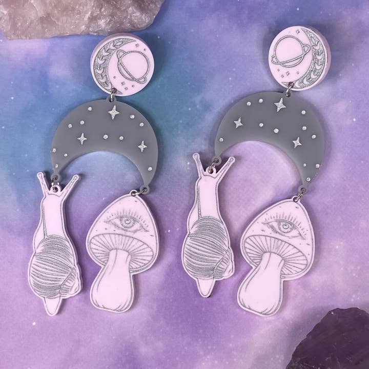 Omnes Videntes per la vendita all'ingrosso da parte di Moody Girl Accessories