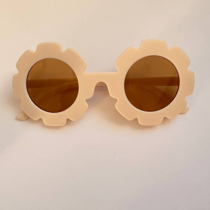Sunnies crème pour la vente par So Stinkin Cute Co.