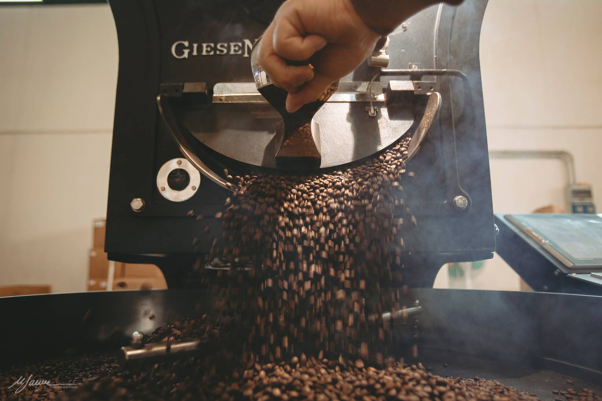 Cafe srls - Wholesale Instant Coffee/Espresso - BLACK MAMA Ground coffee - Classic Italian Espresso 250g3