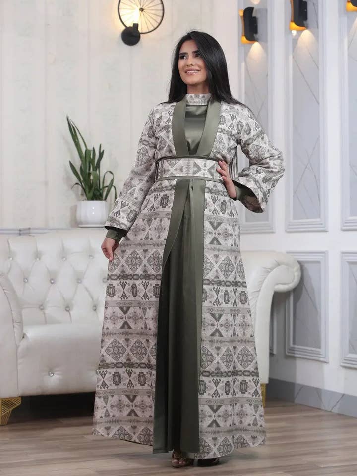 Palestinian Elegance - Wholesale Kaftan - Women's - Satin Silk Kaftan: Luxurious Comfort and Elegant Style3