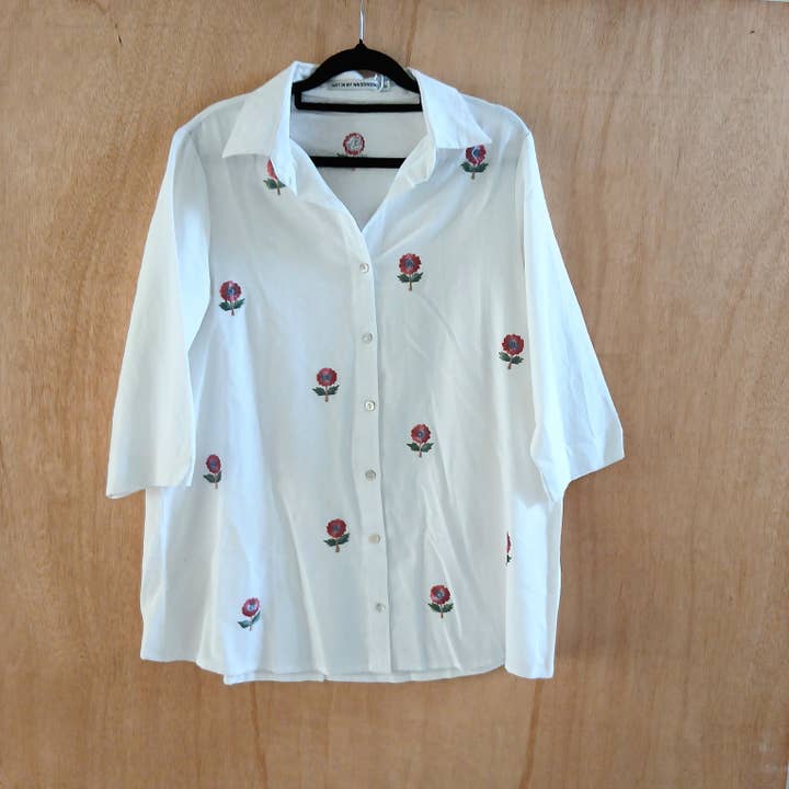 Camisa de Flor Branca por atacado de Cinnamon Creations