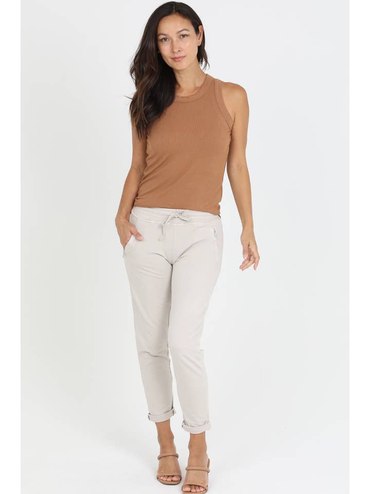 Nostalgia - Vente Pantalon d'intérieur/de jogging – femme - JOGG DE JOGGING EN TISSU ÉPONGE NP746-ASIS AVEC LIEN À NOUER SUR LE DEVANT ET POCHE ZIPPÉE24