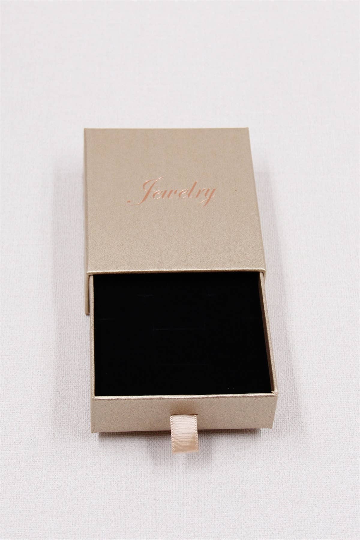 BELLISSIMA BIJOUX - Wholesale Jewelry Box/Organizer - Compact Jewelry Box - Elegance and Practicality4