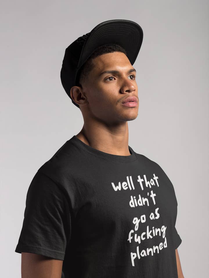 Nou, dat ging niet zoals verdomd gepland - Heren T-shirt voor wholesale door Smart Ass Shirts
