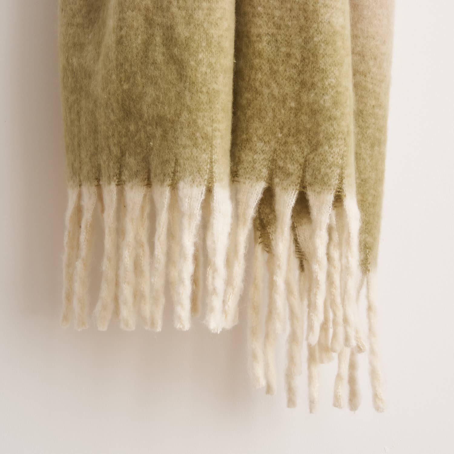 Allure Bath Fashions – wholesale Prydnadsfilt – Ombre Faux Mohair Pläd - Mjuk Franskantad Filt (Grön, Grå)5