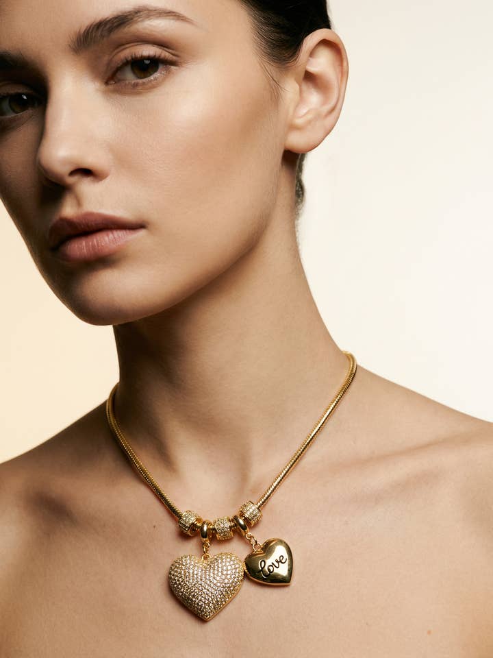 Colar com Corações de Zircônia Cúbica e Medalhão Personalizável por atacado de PHOEBE´S