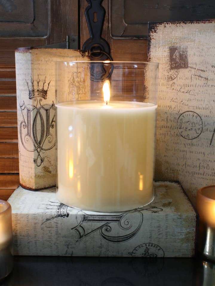 Bougie coulée Simply Ivory Radiance, 3,5 x 5 po pour la vente par The Light Garden Collection