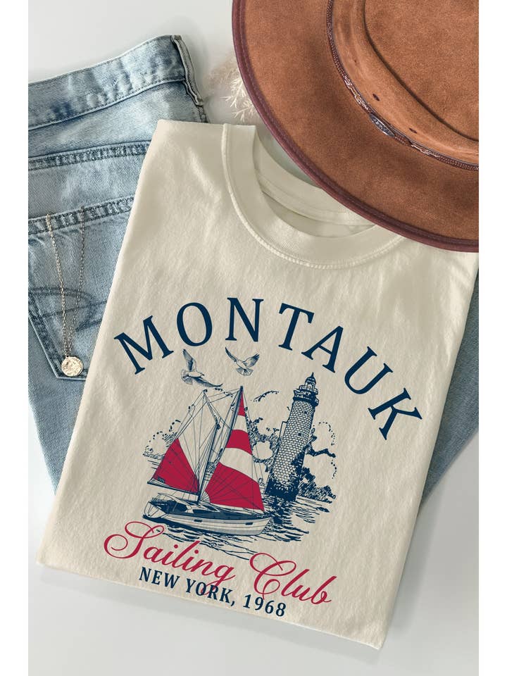 T-shirt à manches courtes Montauk Yacht Club pour la vente par BouTeeQue Closet