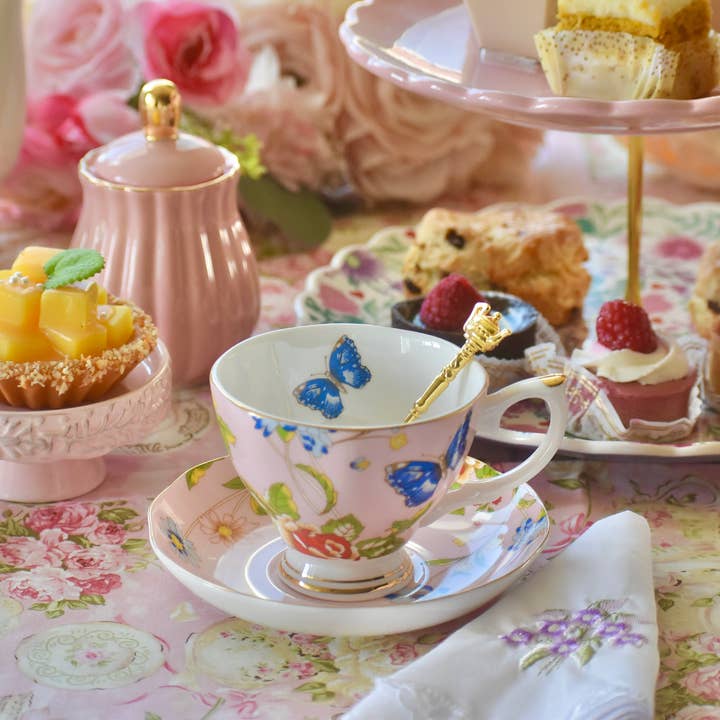 Tazza e piattino da tè Vintage Garden con fiori rosa e farfalle per la vendita all'ingrosso da parte di All Little Cute Things