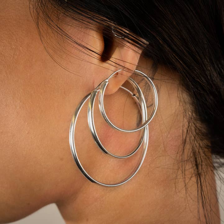 Orecchini a cerchio in argento per la vendita all'ingrosso da parte di EBNIX Fine Jewelry