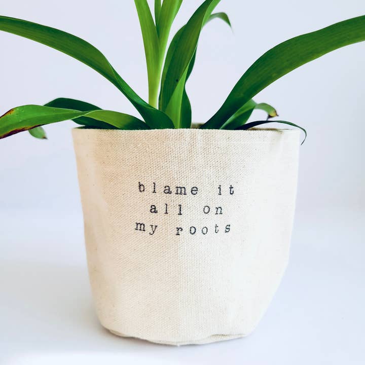 Blame it all on my roots, coprivaso in tela per piante per la vendita all'ingrosso da parte di Leaf and Root Co.