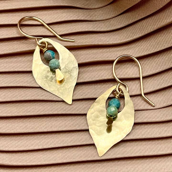 Handgemaakte oorbellen met theeblaadjes voor wholesale door Fluff Hardware