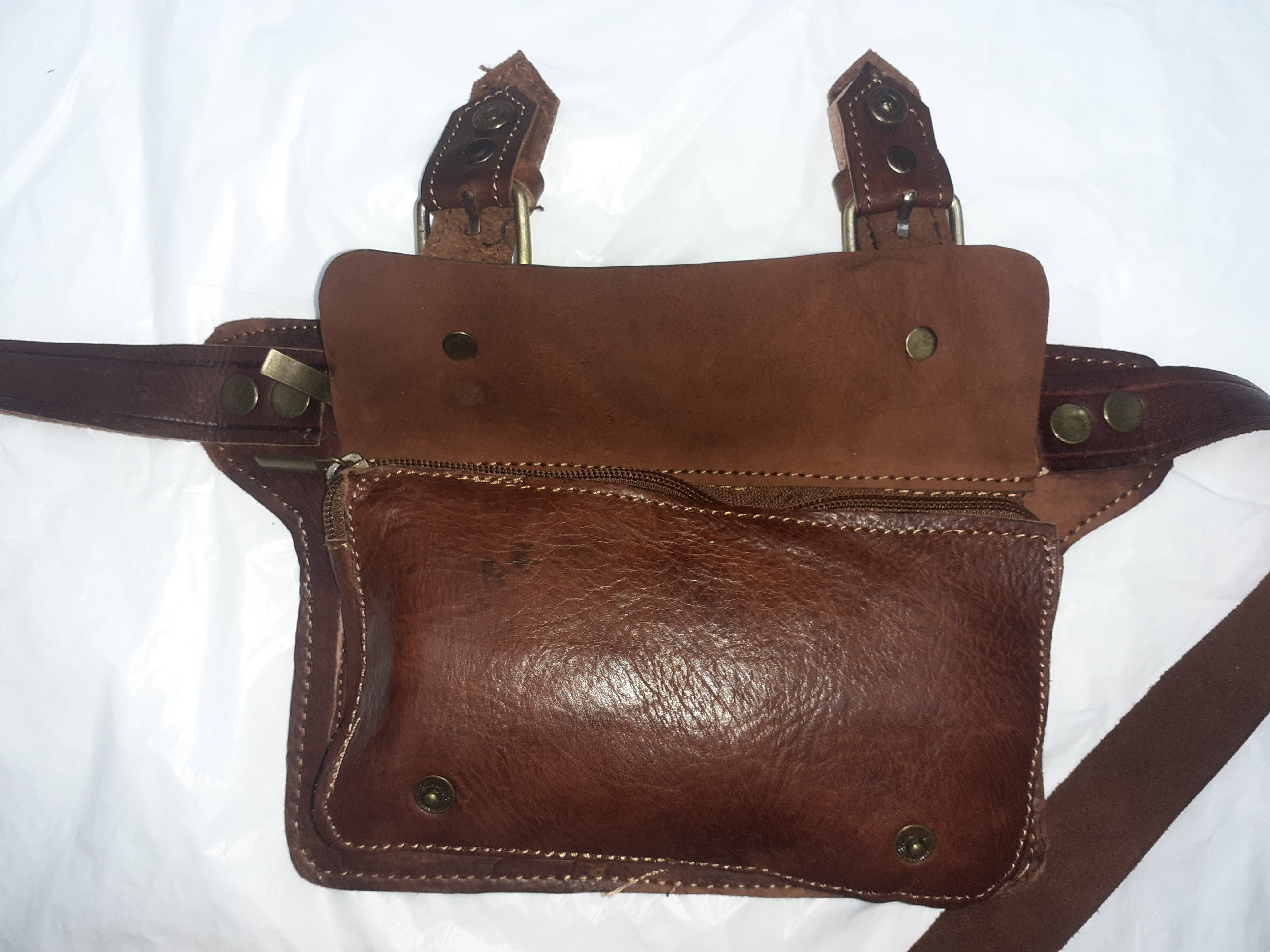 Hecho a mano – Großhandel Bauchtasche – Damen – Bauchtasche aus Kuhleder mit zwei Schnallen11