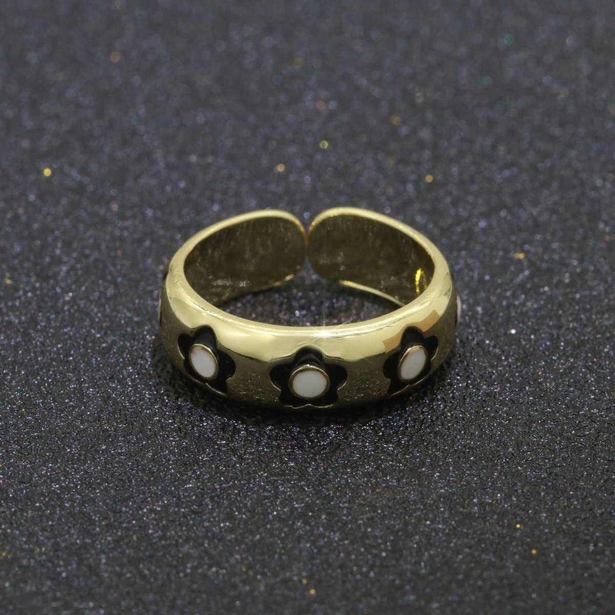 Aim Eternal – Anel de banda por atacado – Anel Ajustável Aberto com Margarida Dourada em Esmalte Joalharia Minimalista Empilhável Anel Midi S-021 ~ S-03023