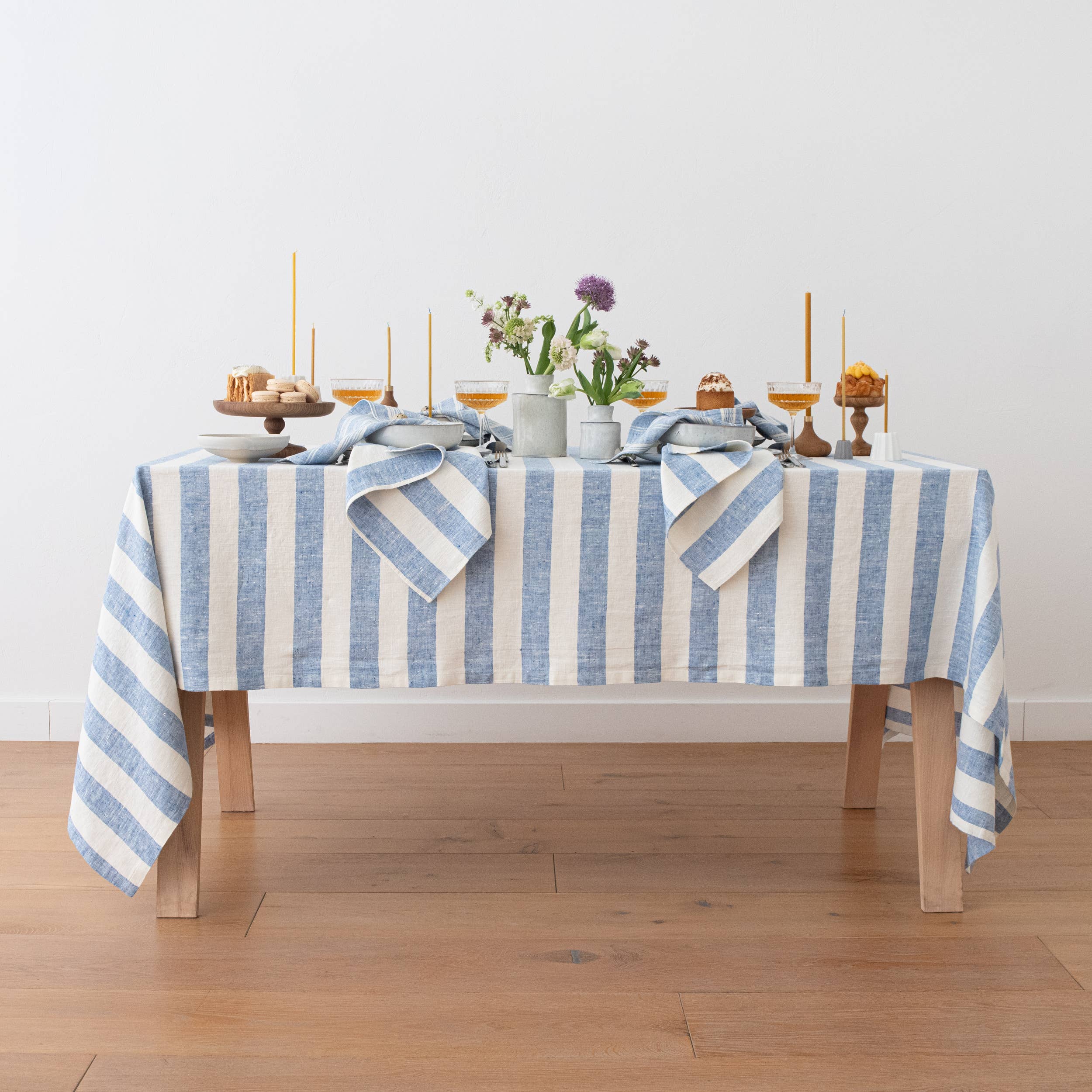 LinenMe - Wholesale Tafelkleed - Linnen Tafellaken Blauw Wit Philippe1