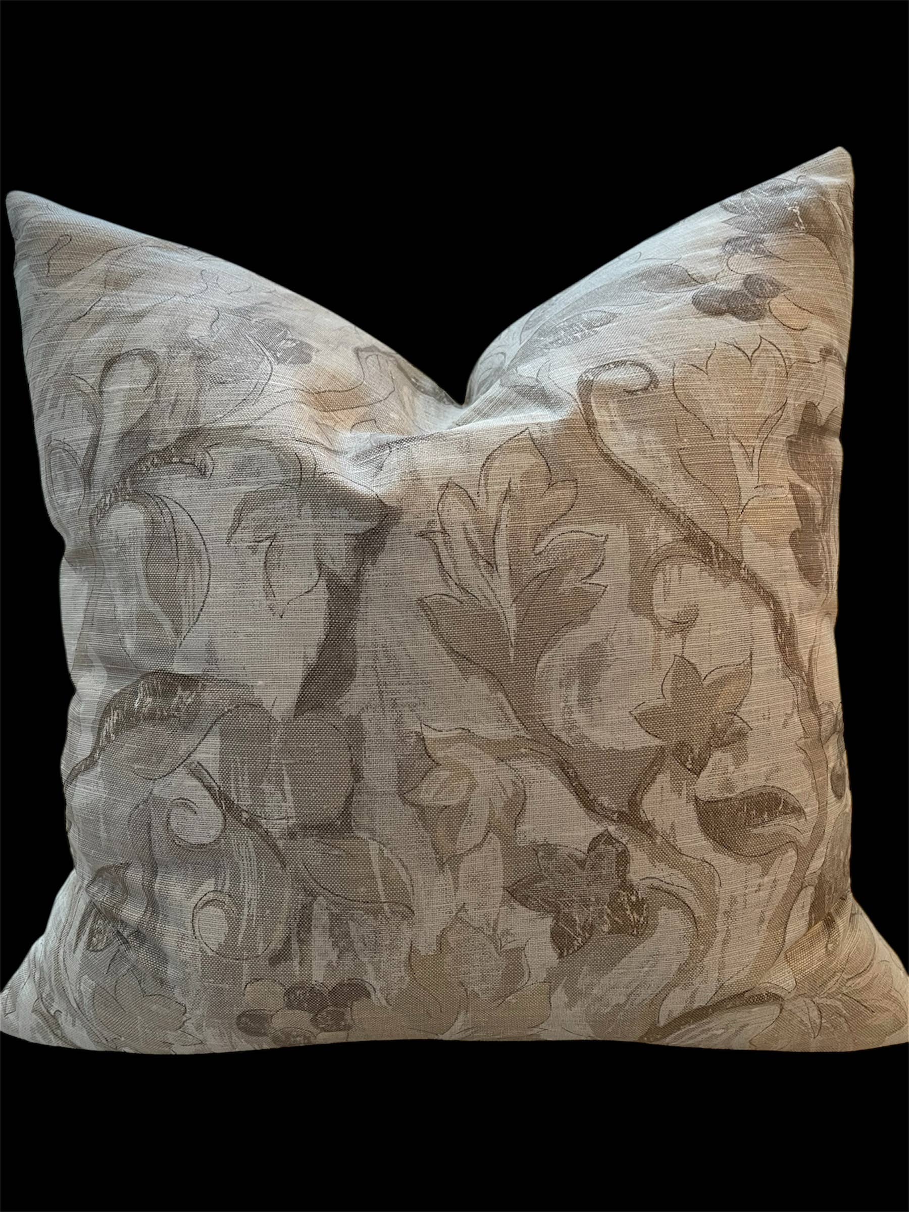 Dahlia & Grace pillows – Großhandel Zierkissen – Lola Botanisches Zierkissen mit Federfüllung1