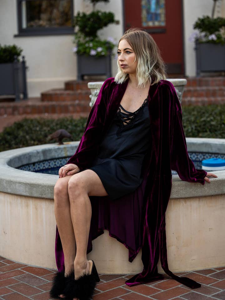 Jennafer Grace - Wholesale Kimono - Dames - Plumberry Silk Velvet Koi Kimono3