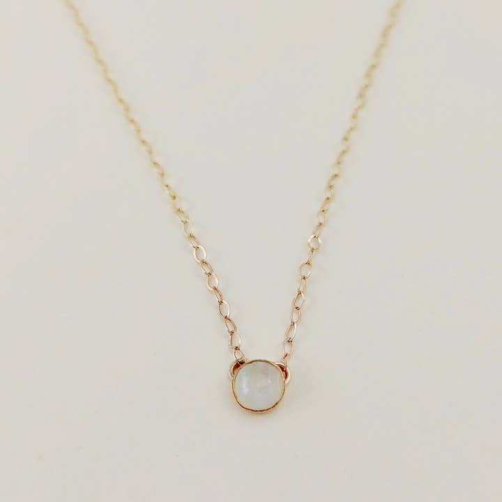 Collier Solitaire Or pour la vente par Devi Arts Collective