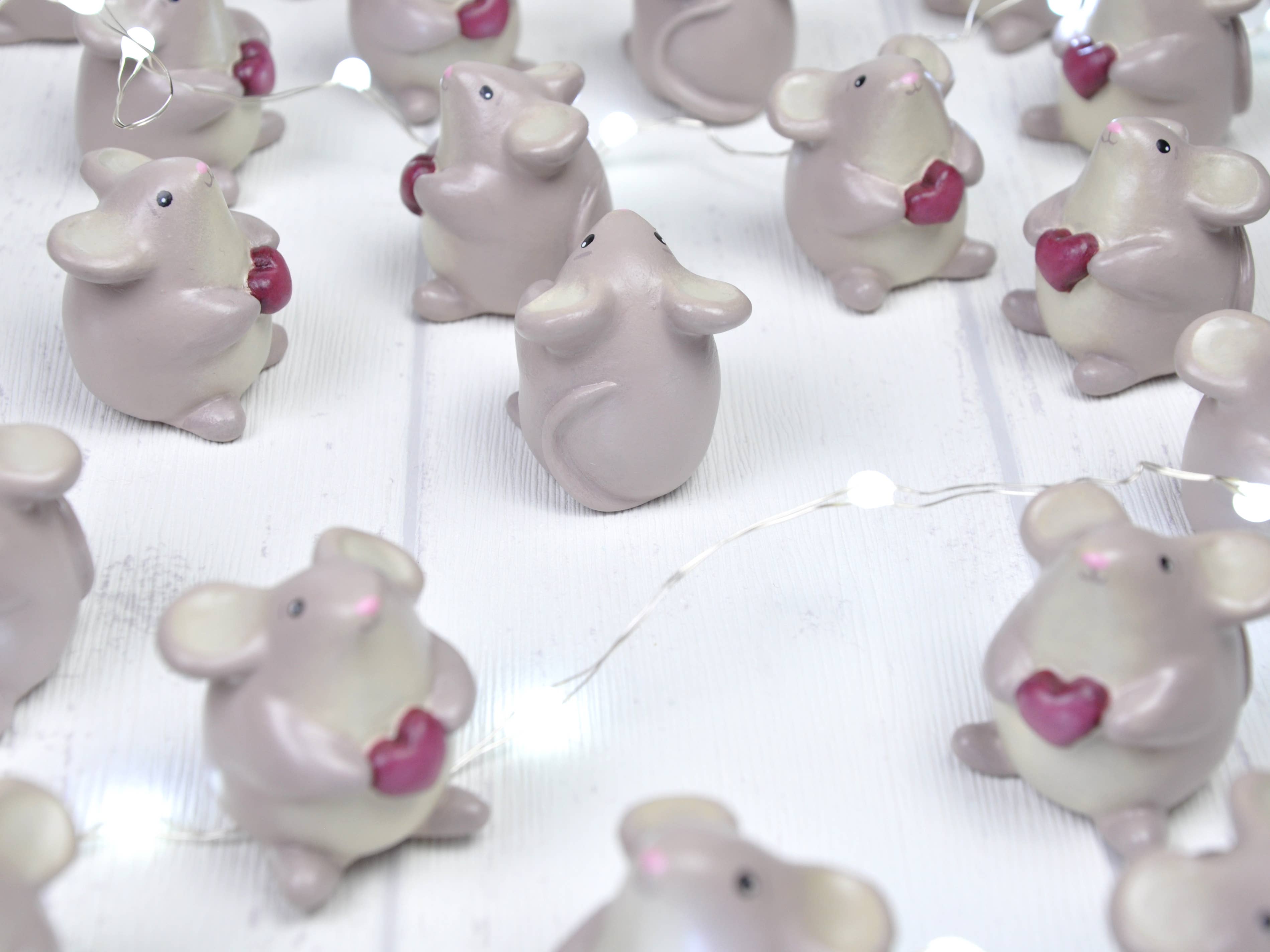 Gwenngwenn - Wholesale Decorative Figurine - Mouchette the mouse with heart - signed ceramic miniature3