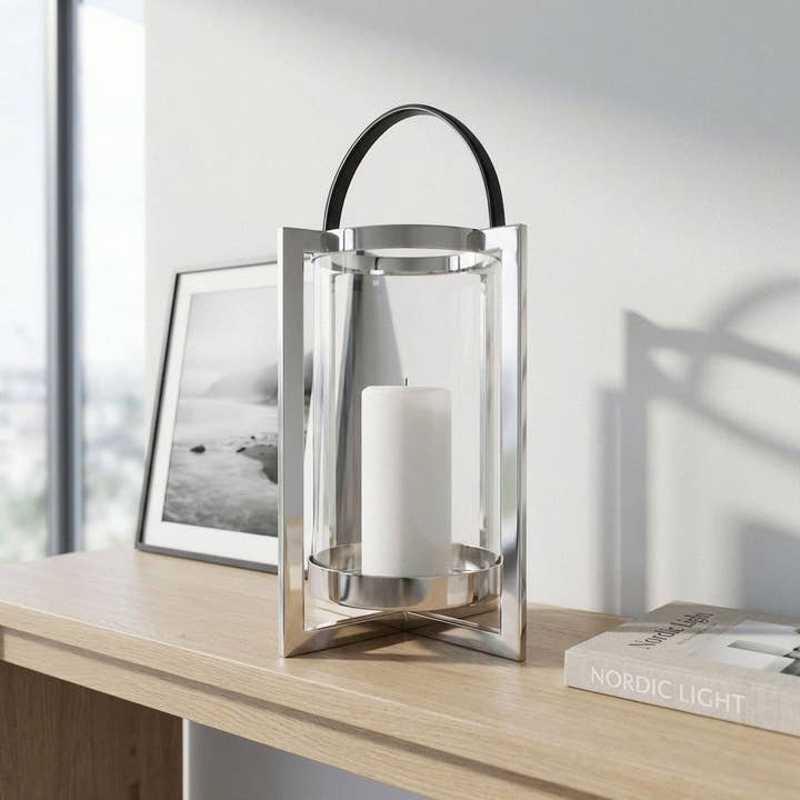 Farol premium de metal y vidrio con asa de cuero, brillante plateado, A.63 cm para venta al por mayor de Antikas