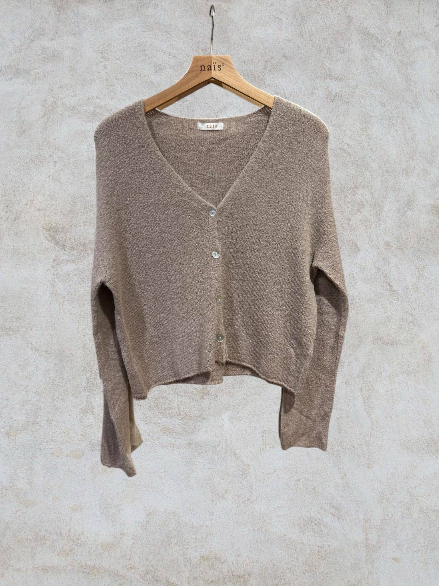 NAÏS PARIS – wholesale Kofta - Dam – Kort knappad V-ringad kofta i alpaca och ull14