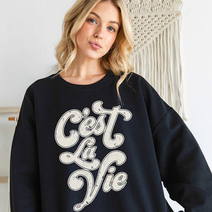 Sudadera Gráfica Oversize C'EST LA VIE para venta al por mayor de BLUME & CO.
