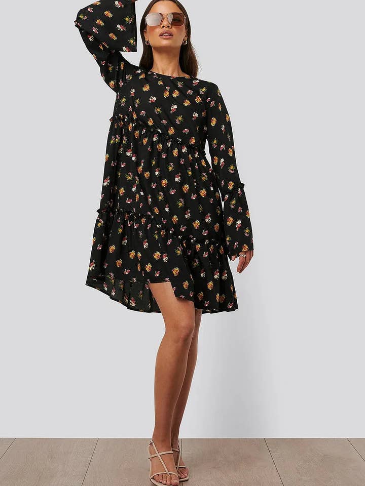 Robe noire à volants en mousseline pour la vente par STYLE INSTANT