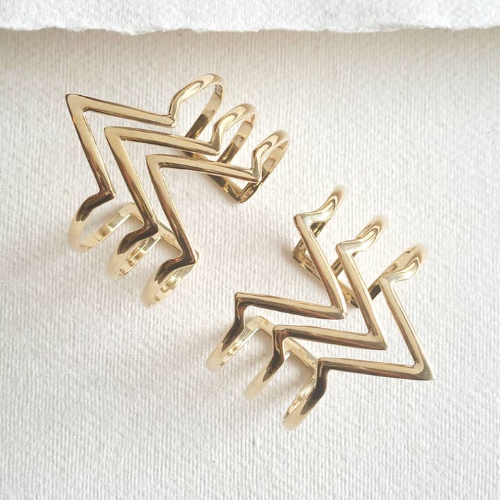 Brazalete azteca en V de latón ajustable en capas para venta al por mayor de Bisjoux