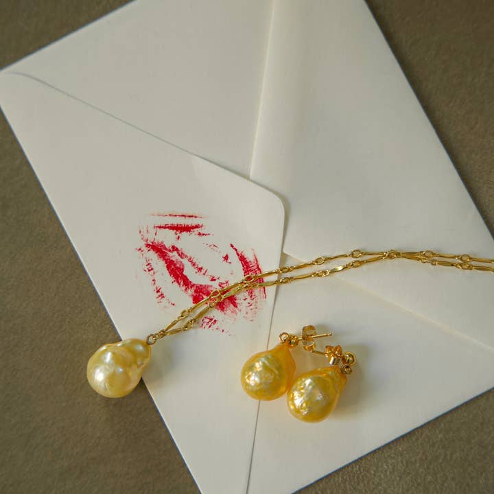 Katy Faye - Wholesale Pendant/Charm Necklace - Giada Gold Pearl Necklace1