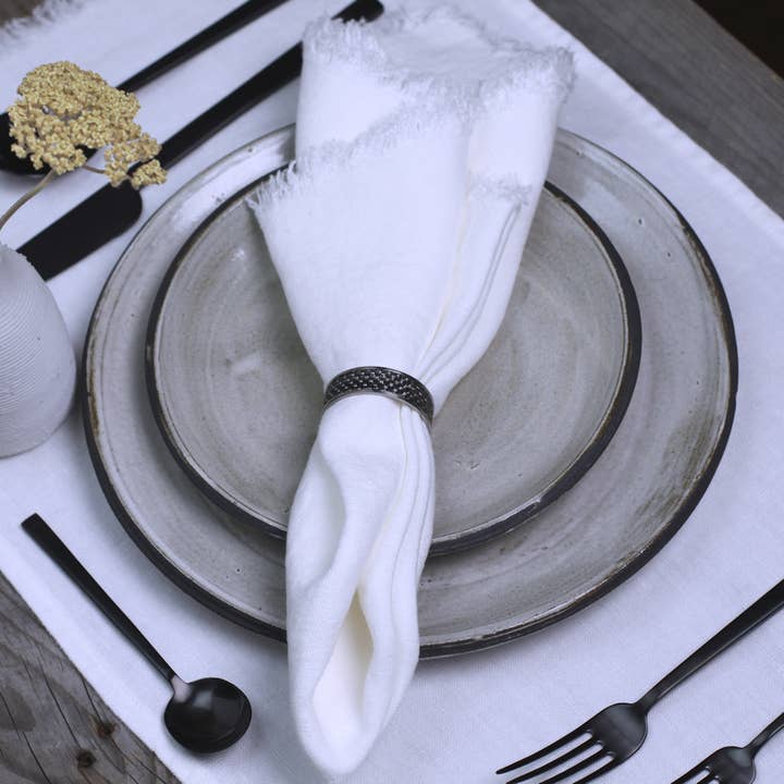 LinenCasa - Wholesale Dinner & Cloth Napkin - Linen Napkin – Stonewashed – White with Frayed Edges4
