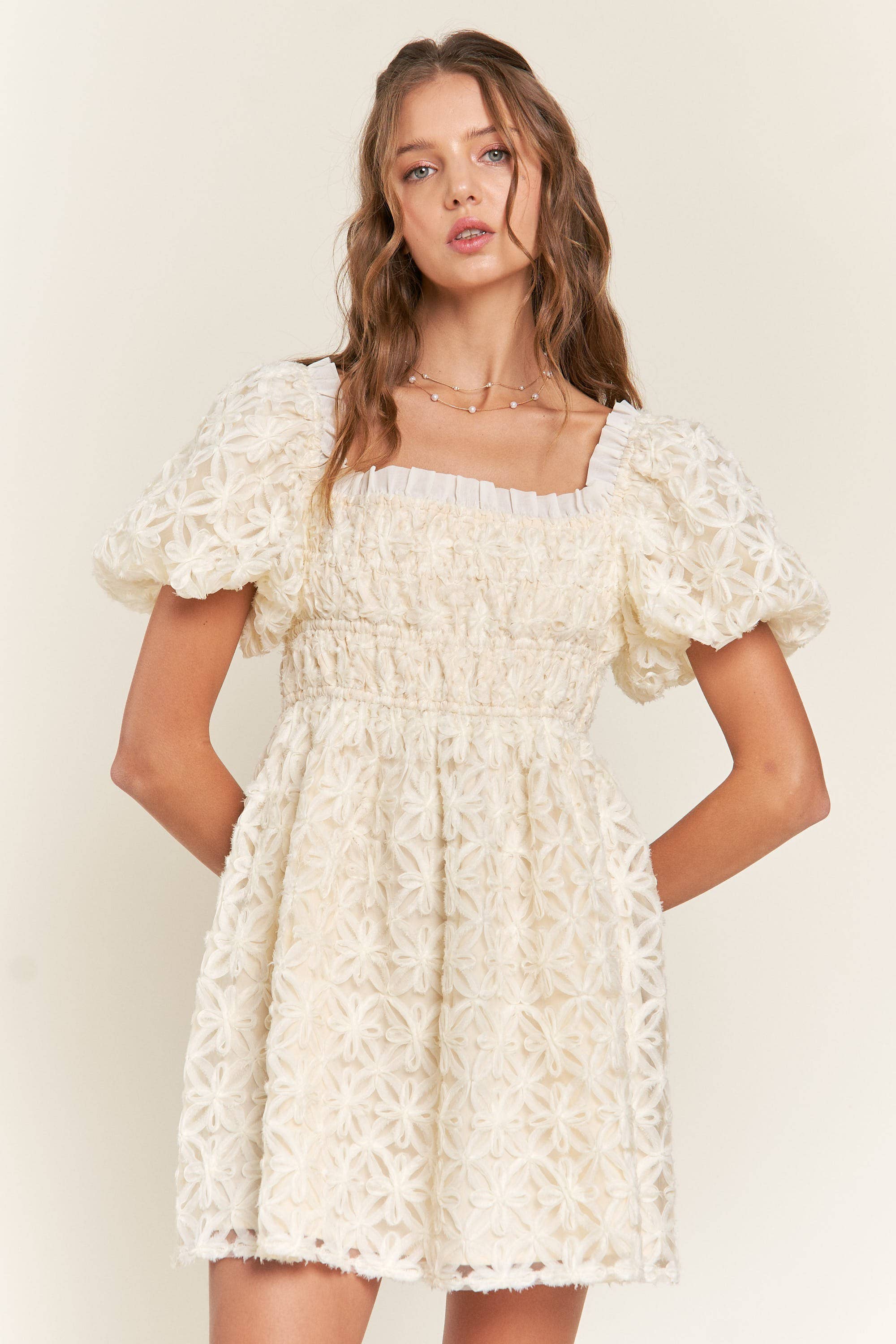 Marfim Mini Vestido Floral Marfim para venda a revendedores na Faire5