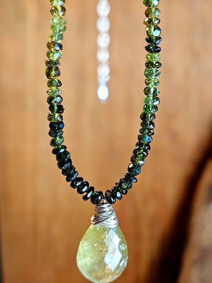 Collana di Granato Grossularia e Tormalina Verde NGR4725 per la vendita all'ingrosso da parte di KRISTIN FORD Jewelry With Meaning