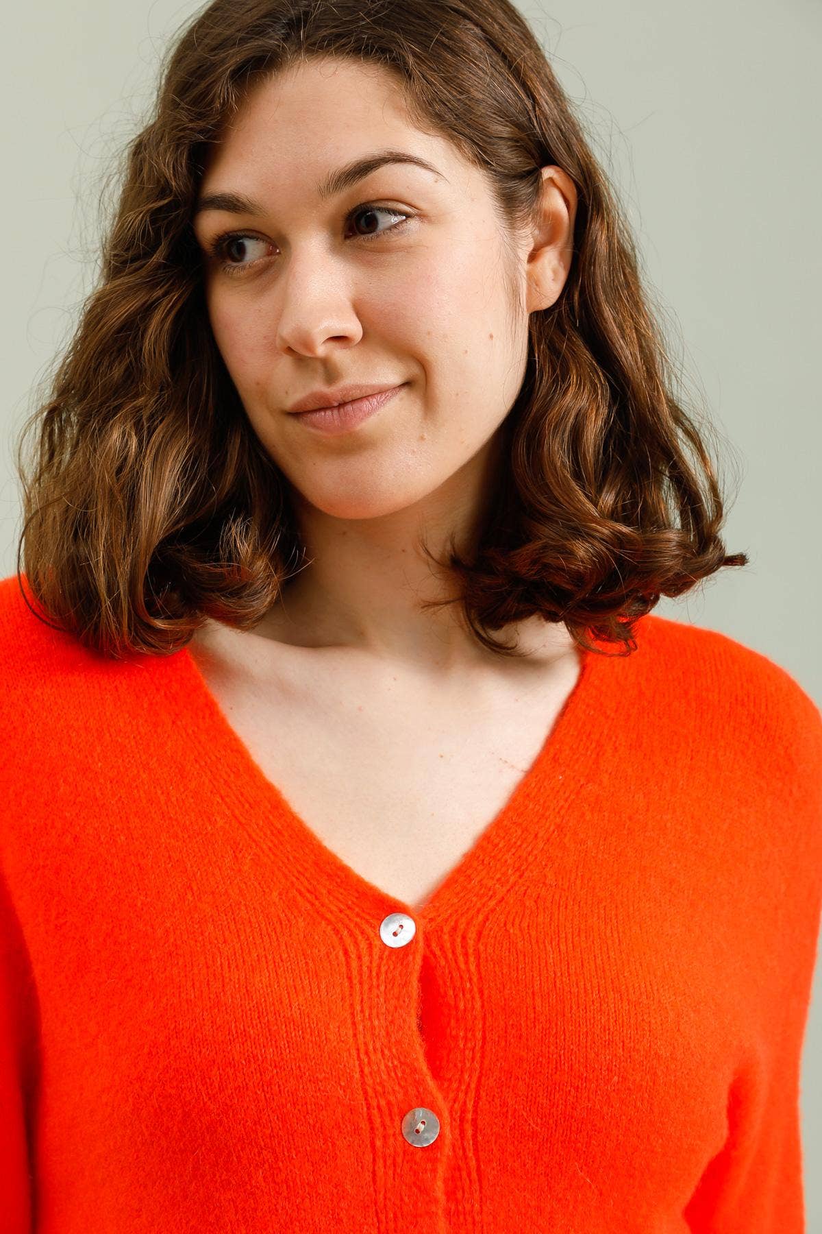 NAÏS PARIS - Wholesale Cardigan - Dames - V-hals cardigan met knopen en 3/4 mouwen van alpaca en wol25