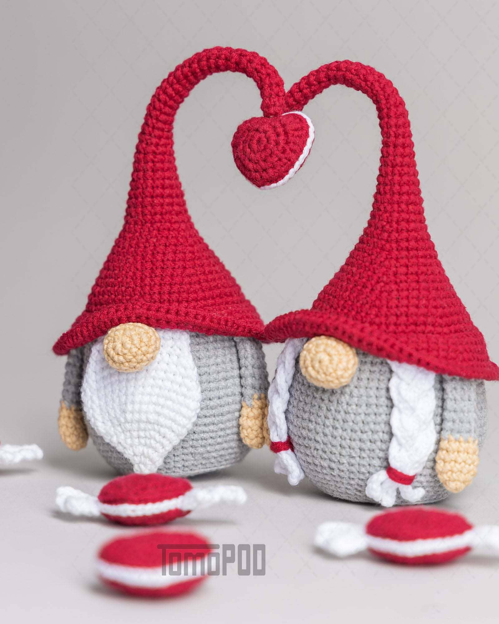 TOMOPOD LLC - Wholesale Decorative Tabletop Object - Crochet Gnomes with Heart, Valentine's Day Gift for Couple3