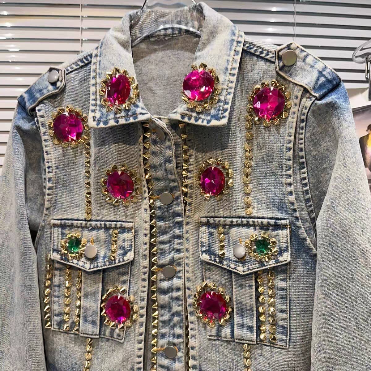 Productseeker – Engroshandel Denimjakke - Dame – JK026 farverig denimjakke med ædelsten13