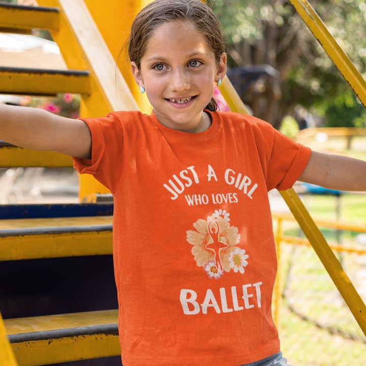 T-shirt Just a Girl Who Loves Ballet pour la vente par Perfectly Diverse Trendz, LLC