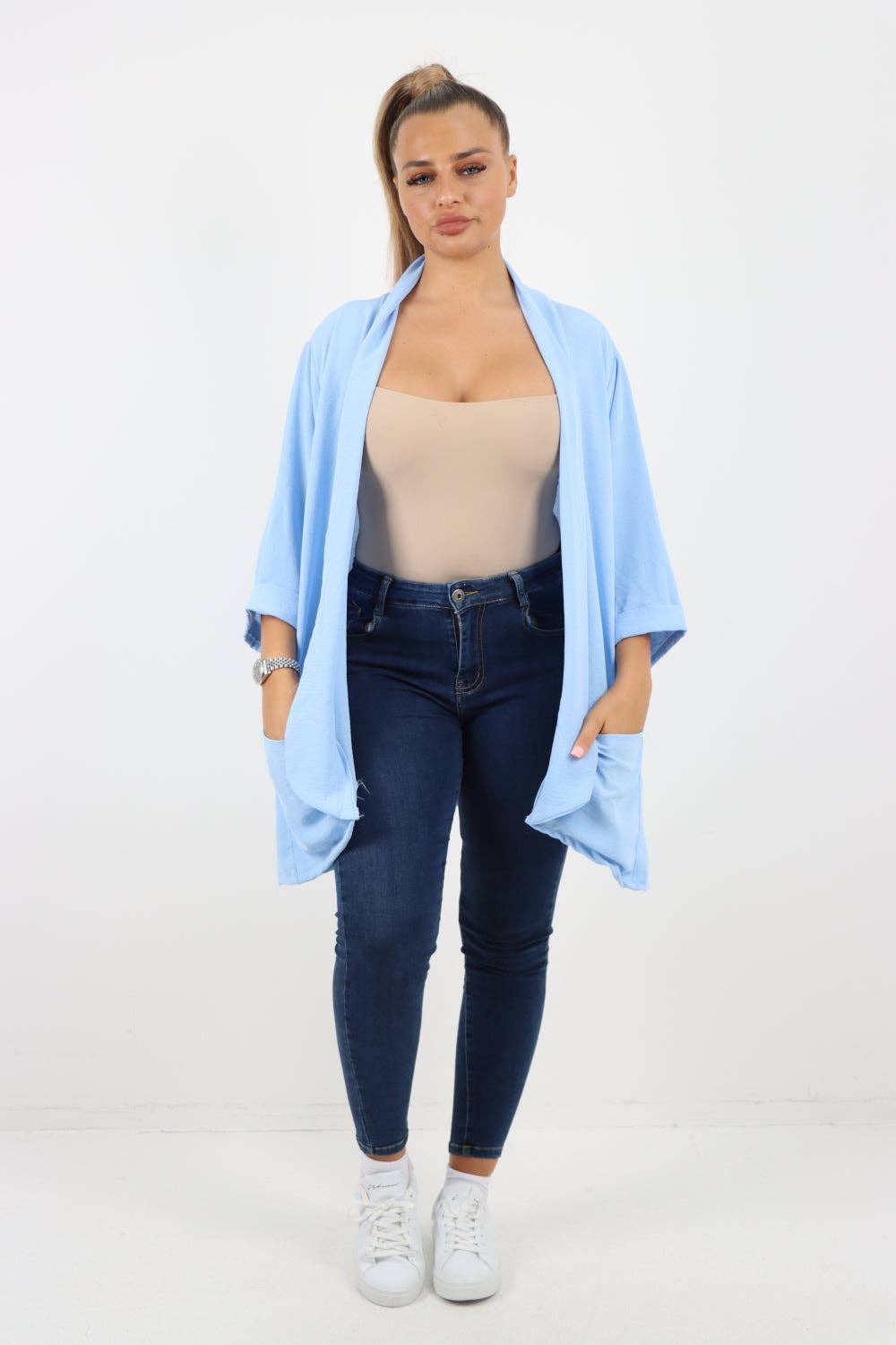 Miss Bold - Venta al por mayor Chaqueta - Mujer - Chaqueta ligera italiana con manga 3/4 y frente abierto4