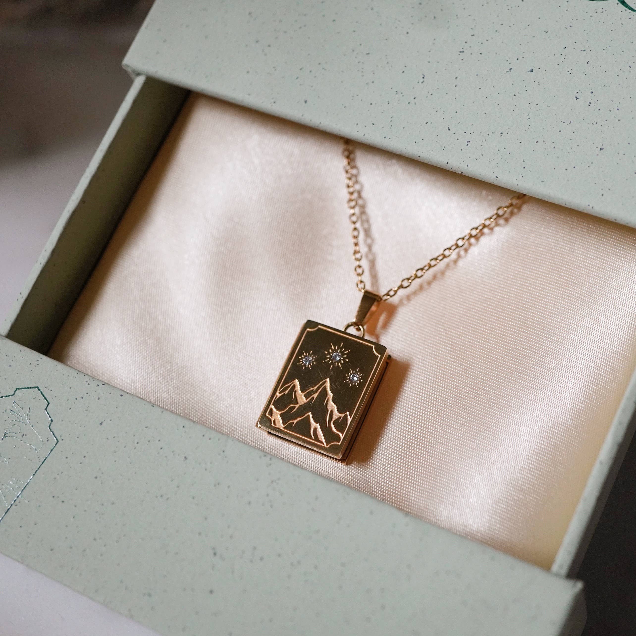 Lassoed Moon - Wholesale Locket Necklace - Night Court Keepsake Book Locket1