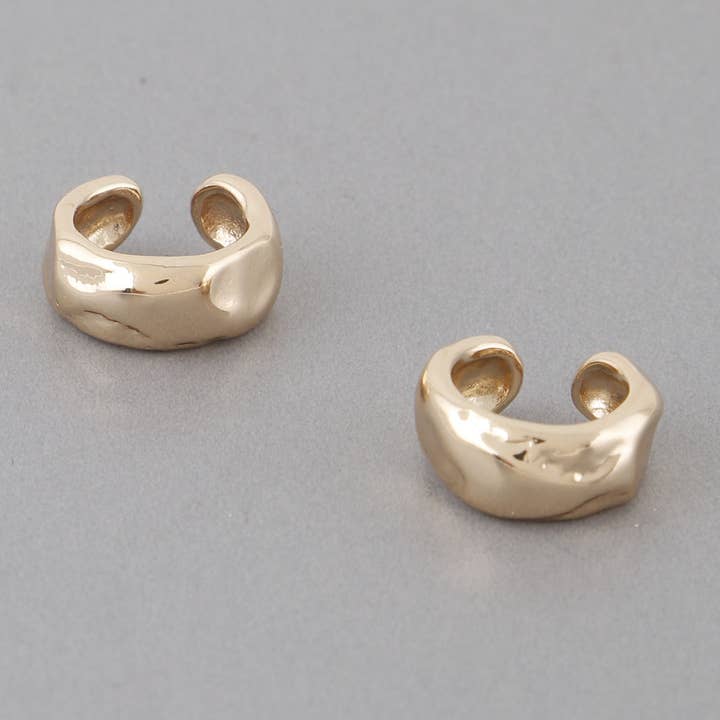 Créoles abstraites en forme de dent pour la vente par 3AM BY H&D ACCESSORIES