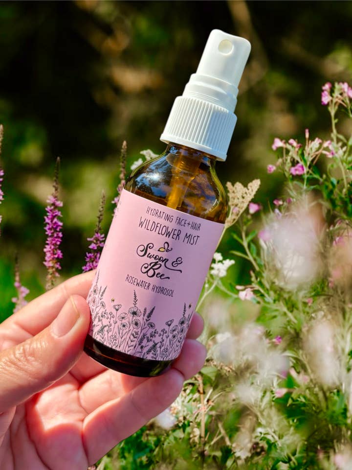 Hydrolat de Rose | Brume de Fleurs Sauvages | Brume pour le Visage et les Cheveux pour la vente par Swoon & Bee