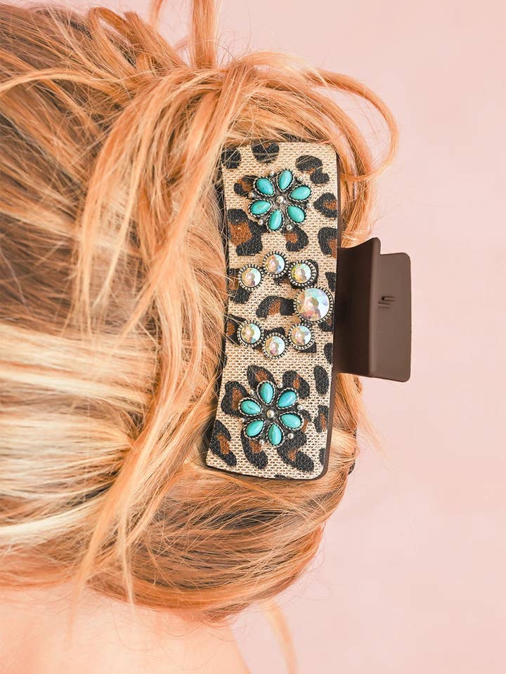Fermaglio per capelli a mascella con dettaglio di gemma turchese e stampa leopardata occidentale su pergamena per la vendita all'ingrosso da parte di Suhkasana