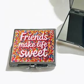 Gli amici rendono la vita dolce Specchio tascabile con spruzzi per la vendita all'ingrosso da parte di Resinate By KS / by KRISTIN SMITH