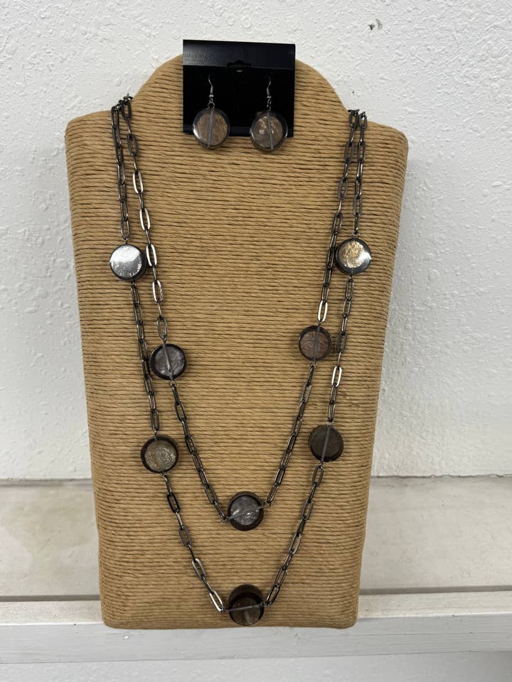 2 STRENGE GRÅ KÆDE MED FLERE RUNDE SKALHALSKÆDER SÆT for engroshandel hos International Duru's