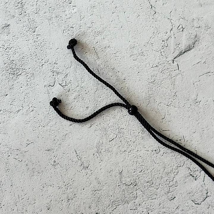 Pebble House – Engroshandel Halskæde med vedhæng – Guatemalansk jadevedhæng i donutform med krystaller og sten3