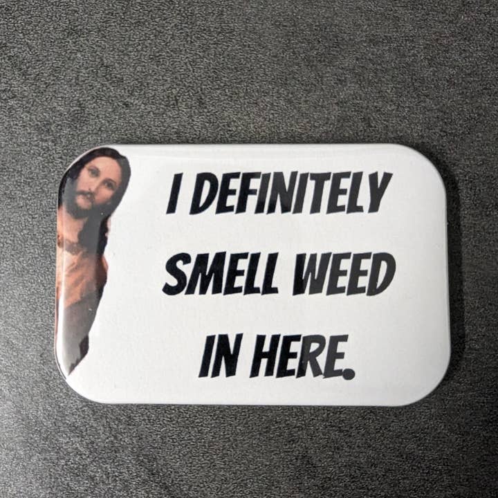 That Shirt Store & More – Alfinete/botão de lapela por atacado – Engraçado Jesus Humor Ervas daninhas I Sem dúvida cheiro botão de ervas daninhas