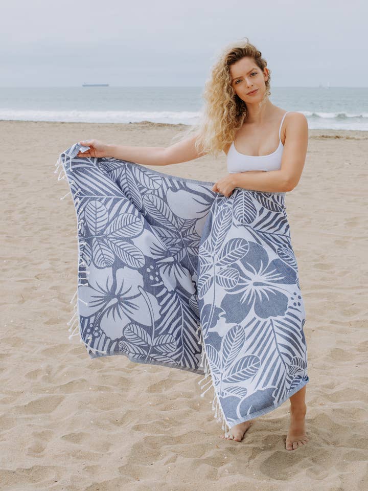 Toalha Hawaiian Flower Reversível Algodão Turco, Azul Marinho
por atacado de InfuseZen