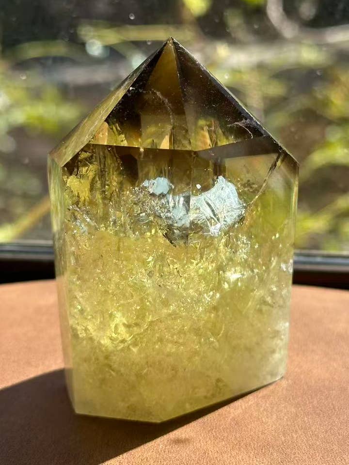 Torre de Citrino Premium AAAA com Arco-íris do Brasil - Ponto de Citrino de Vibração para Abundância - Cristal de Citrino Brasileiro #14 por atacado de Moon Rituals