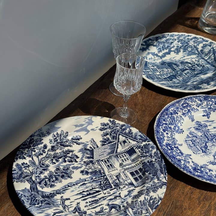 Office Objets - Wholesale Dinner plate - A large English flat plate with blue decoration9